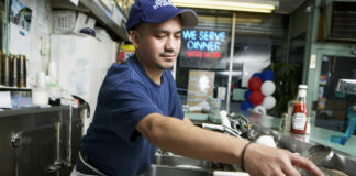 SOLICITA LAVAPLATOS CON O SIN EXPERIENCIA (HOMBRE O MUJER), FULL TIME 5 DÍAS A LA SEMANA Lavaplatos Dishwasher