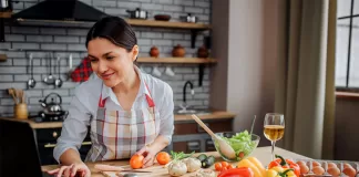 SE SOLICITA COCINERA MEDIO TIEMPO PARA TRABAJAR EN CASA DE FAMILIA DE LUNES A VIERNES, EXCELENTE REMUNERACIÓN MÁS APORTES Cocinera cook