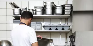 SE SOLICITA FRIEGAPLATOS/AUXILIAR DE LIMPIEZA (MÍNIMA EXPERIENCIA), HORARIO ROTATIVO Friegaplatos/Auxiliar De Limpieza Dishwasher/Cleaning Assistant