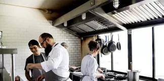 SE SOLICITA AYUDANTE DE COCINA/LAVAPLATOS CON O SIN EXPERIENCIA, 30 A 40 HORAS SEMANALES Ayudante De Cocina/Lavaplatos Kitchen Helper/Dishwasher