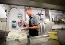 SE NECESITA LAVAPLATOS CON O SIN EXPERIENCIA (HOMBRE O MUJER), SE OFRECE ENTRENAMIENTO Y BUEN PAGO Lavaplatos Dishwasher
