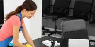 SE SOLICITA AUXILIAR DE LIMPIEZA MEDIO TIEMPO (HOMBRE O MUJER), LUNES A VIERNES DE 17:00 A 21:00 H Auxiliar De Limpieza cleaning assistant