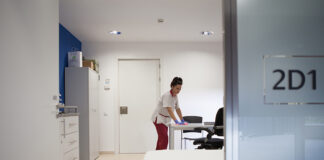 SE SOLICITAN MUCAMAS PARA LIMPIEZA DE CLÍNICAS Y HOSPITALES (VARIOS TURNOS DISPONIBLES), PUESTO EFECTIVO Mucamas Para Limpieza maids for cleaning