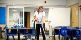 SE PRECISA PERSONAL PARA LIMPIEZA DE COLEGIO (20 HORAS SEMANALES), TURNO TARDE DE LUNES A VIERNES Personal Para Limpieza cleaning staff