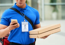 Repartidores/as delivery drivers