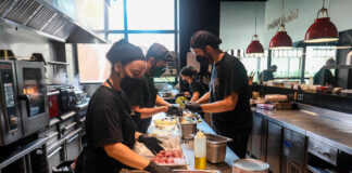 SE SOLICITAN COCINEROS/AS PARA RESTAURANTES DE COMIDA RÁPIDA (VARIOS PUESTOS), POCA EXPERIENCIA. TIEMPO COMPLETO Cocineros personal para restaurante en Costa Rica Cooks restaurant staff in Costa Rica