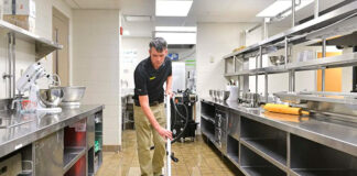 SE SOLICITAN LIMPIADORES/AS PARA RESTAURANTE (CON O SIN EXPERIENCIA, SE ENTRENARÁ), 30 A 35 HORAS SEMANALES. PAGO $20.20 POR HORA Limpiadores empleo de limpieza en Canadá Limpieza de Restaurante en Canadá Cleaners cleaning jobs in Canada Restaurant Cleaning in Canada
