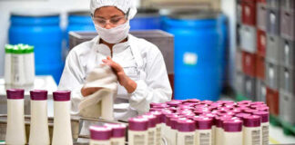 SE NECESITAN 10 OPERARIOS/AS DE ENVASADO (NO REQUIERE EXPERIENCIA), SUELDO DE 1.200 € A 1.500 € AL MES Operarios de Envasado en España Empresa de Perfumes y productos cosmeticos empleo sin experiencia Packaging Operators in Spain Perfume and cosmetic products company employment without experience