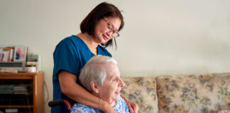 SE BUSCA CUIDADORA MEDIO TIEMPO, PARA EL CUIDADO DE SEÑORA MAYOR SIN MOVILIDAD. CONTRATO DE TEMPORADA Part time caregiver caring for an elderly woman without mobility