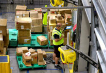 SE PRECISAN MOZOS/AS DE ALMACÉN PARA LA DESCARGA, CLASIFICACIÓN Y CARGA DE MERCANCÍA. 25 HORAS SEMANALES, BUEN PAGO Y BENEFICIOS Mozos de almacen empleo de operario en Barcelona Warehouse waiters operator jobs in Barcelona
