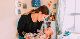 SE SOLICITA NIÑERA 5 DÍAS A LA SEMANA (TURNO TARDE, 4 HORAS DIARIAS), CUIDADO DE BEBÉ DE 2 MESES Niñera para cuidado de bebe de dos meses niñera medio tiempo Nanny to care for a two-month-old baby part-time nanny