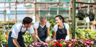 SE NECESITAN AYUDANTES PARA VIVERO DE PLANTAS CON O SIN EXPERIENCIA (HOMBRES Y MUJERES), 24 VACANTES. SUELDO $2239,2 MENSUAL Ayudantes Para Vivero de Planta en El Campo Texas Estados Unidos Empleo sin experiencia Plant Nursery Helpers in El Campo Texas United States Employment without experience