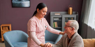 SE BUSCAN CUIDADORAS/ES (SE VALORARÁ EXPERIENCIA EN EL CUIDADO DE ADULTOS MAYORES), CONTRATO A PLAZO FIJO. BUEN SALARIO Cuidadoras Cuidado de Adultos Mayores Empresa de Internación domiciliaria Caregivers Care of Elderly Adults Home Hospitalization Company Pflegekräfte Pflege älterer Erwachsener Badanti Cura degli anziani