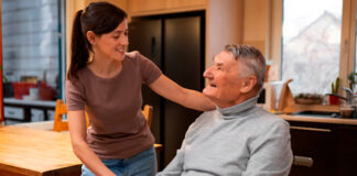 SE SOLICITAN CUIDADORAS DE ADULTOS MAYORES (CON O SIN EXPERIENCIA), 3 DÍAS A LA SEMANA CON RETIRO. BUEN PAGO Cuidadoras De Adultos Mayores Caregivers of Elderly Adults Badante di anziani Betreuer älterer Erwachsener