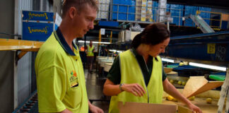 SE SOLICITAN ENVASADORES/AS DE LIMONES (JORNADA PARTIDA), INCORPORACIÓN INMEDIATA. REMUNERACIÓN COMPETITIVA Envasadores de Limones envasadores de Cítricos envasadores Almacén de frutas Lemon packers Citrus packers Packers Fruit warehouse