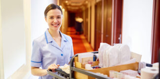 SE SOLICITA MUCAMA/O PARA LIMPIEZA DE HOTEL (MÍNIMA EXPERIENCIA), BUENA REMUNERACIÓN. INCORPORACIÓN INMEDIATA Mucama para limpieza de hotel Zimmermädchen für Hotelreinigung Colf per la pulizia dell'hotel Maid for hotel cleaning
