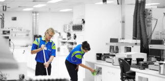 SE NECESITA PERSONAL DE MAESTRANZA/LIMPIEZA PARA LABORATORIO DE INSUMOS MÉDICOS, NO REQUIERE EXPERIENCIA PREVIA. BUEN SALARIO Personal de Limpieza de Laboratorio de Insumos Médicos Medical Supplies Laboratory Cleaning Reinigung des Labors für medizinische Versorgung Pulizia del laboratorio di forniture mediche