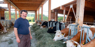 SE SOLICITAN 2 TRABAJADORES DE GRANJA LECHERA CON O SIN EXPERIENCIA (SE ENTRENARÁ), PART TIME. PAGO $16,55 POR HORA Trabajadores de Granja Lechera Dairy Farm Workers Milchbauern Dairy Farm Workers Lavoratori di caseifici