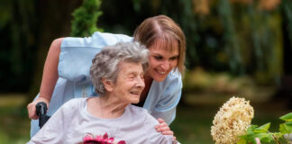 SE NECESITA CUIDADORA 3 VECES POR SEMANA DE 10:00 A 15:00 HS. INCORPORACIÓN INMEDIATA, BUEN SUELDO Cuidadora de adultos mayores Caregivers caregiver for older adults Badante badanti badante per anziani Pfleger für ältere Erwachsene