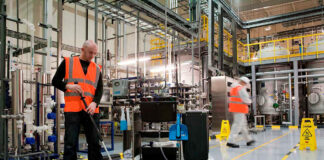 SE SOLICITA OPERARIO/A DE LIMPIEZA INDUSTRIAL (POCA EXPERIENCIA), CONTRATO TEMPORAL CON POSIBILIDADES DE CONTINUIDAD SEGÚN DESEMPEÑO Operario de Limpieza Industrial en España Empleo en Valencia Industrial Cleaning Operator in Spain Employment in Valencia