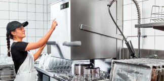 SE PRECISA OPERARIO/A DE LIMPIEZA/LAVAPLATOS PARA RESTAURANTE DE COMPLEJO HOTELERO. SALARIO 1.500 € AL MES Operario de Limpieza Lavaplatos Para Restaurante de Complejo Hotelero en España Empleo sin experiencia Cleaning Operator Dishwasher for Hotel Complex Restaurant Staff for Hotel in Spain