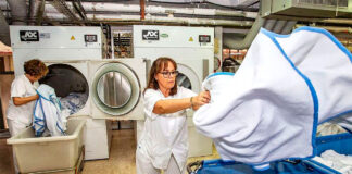 SE PRECISA PERSONAL PARA LAVANDERÍA/TINTORERÍA (NO REQUIERE EXPERIENCIA), 30 A 40 HORAS SEMANALES. BUEN SALARIO Personal Para Lavandería Tintorería Personal para lavandería en España Personale di lavanderia Lavanderia a secco Laundry Staff Dry Cleaning Wäschereipersonal Chemische Reinigung