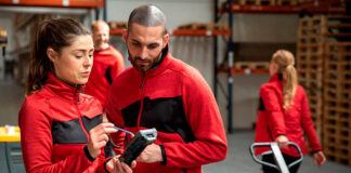 SE SOLICITAN AUXILIAR DE DEPÓSITO (AMBOS SEXOS), PARA EMPRESA DE INDUMENTARIA DEPORTIVA. EXCELENTE SALARIO, INGRESO INMEDIATO Auxiliar de Depósito Empresa de Indumentaria Deportiva Empleo de Operario en Argentina Warehouse Assistant Sports Clothing Company Operator Job