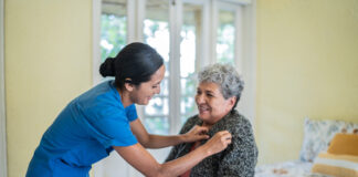 SE PRECISA CUIDADOR/A PARA ATENCIÓN DE ADULTOS MAYORES EN RESIDENCIA (EXPERIENCIA NO INDISPENSABLE), TURNO DIURNO. BUEN SUELDO Cuidador Para Residencia de adultos mayores en Barcelona empleo de cuidadora en españa Empleo sin experiencia Caregiver for Nursing Home in Barcelona Caregiver job in Spain Job without experience