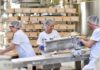 SE SOLICITAN OPERARIOS/AS DE PRODUCCIÓN (POCA EXPERIENCIA), TURNO DE MAÑANA, 5 HORAS DIARIAS. BUEN SALARIO operarios de produccion de alimentos empresa en españa Food production workers at a company in Spain