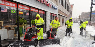SE SOLICITAN AYUDANTES PARA REMOCIÓN DE NIEVE (HOMBRES Y MUJERES), NO REQUIERE EXPERIENCIA. 6 HORAS DIARIAS, PAGO $19.00 POR HORA Ayudantes Para Remoción de Nieve Empleo sin experiencia en USA Trabajadores Para Limpieza de Nieve Snow Removal Workers