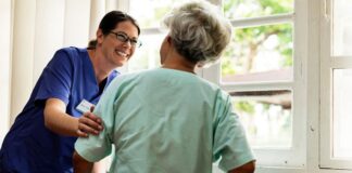 SE SOLICITAN CUIDADORES/AS PARA RESIDENCIA DE MAYORES (CON O SIN EXPERIENCIA), MEDIA JORNADA O COMPLETA. BUEN SALARIO Y BENEFICIOS Cuidadores de adultos mayores en Residencia en Barcelona Caregivers for nursing homes