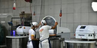 SE NECESITAN OPERADORES/AS DE MÁQUINAS DE PANADERÍA PARA PLANTA DE PRODUCCIÓN (4 VACANTES), PAGO $2560 AL MES Operadores de Máquinas de Panadería Planta de Producción empleo de Producción en Canadá Bakery Machine Operators Production Plant Production jobs in Canada