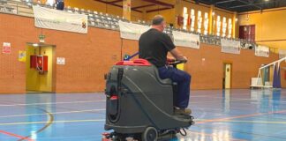 SE SOLICITA OPERARIO/A PARA LIMPIEZA DE POLIDEPORTIVO (MÍNIMA EXPERIENCIA), TURNOS ROTATIVOS MAÑANA O TARDE. BUEN SUELDO Y BENEFICIOS Operario Para Limpieza de Polideportivo Empleo de Limpieza en España Sports Center Cleaning Operator Cleaning Jobs in Spain