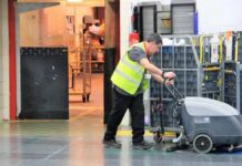 SE BUSCAN 2 LIMPIADORES/AS ESPECIALISTAS PARA LIMCAMAR EN BARCELONA (2 AÑOS DE EXPERIENCIA CON MAQUINARIA DE LIMPIEZA), JORNADA COMPLETA. INCORPORACIÓN INMEDIATA Operario de Limpieza Industrial Empleo de Limpieza en España Empleo en Alicante Industrial Cleaning Operator Cleaning Jobs in Spain Jobs in Alicante