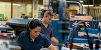 SE SOLICITA OPERARIO/A DE PRODUCCIÓN Y REPARTO, JORNADA PARTIDA DE LUNES A VIERNES. SALARIO ENTRE 1.550 € A 1.800 € AL MES Operario de Producción y Reparto Empleo en Vizcaya Empleo en País Vasco empleo de operario en España operator employment in Spain