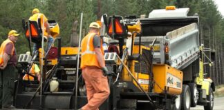 SE SOLICITAN OBREROS/TRABAJADORES DE CARRETERAS (MANTENIMIENTO Y LIMPIEZA), 1ER TURNO. SALARIO ENTRE $24.40 A $29.89 POR HORA Obreros de Carreteras en La Crosse Empleo en Wisconsin empleo de construcción en USA Highway Workers Road Employment in Wisconsin