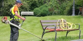 SE PRECISA AUXILIAR DE JARDINERÍA (EXPERIENCIA VALORABLE), TURNO DE MAÑANA DE LUNES A VIERNES. BUEN SALARIO Auxiliar de Jardinería en España Empleo en Barcelona Gardening Assistant in Spain Jobs in Barcelona
