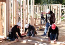 SE BUSCAN 4 AYUDANTES DE CONSTRUCCIÓN (CON O SIN EXPERIENCIA), 30 A 40 HS SEMANAL. PAGO $24.00 A $25.00 POR HORA Ayudantes de Construcción en Canadá Kelowna Columbia Británica Empleo de construcción sin experiencia en Canadá Construction Helpers in Canada Kelowna British Columbia