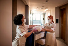 SE PRECISAN CAMAREROS/AS DE PISOS PARA HOTEL, JORNADA INDIFERENTE. SALARIO APROX. 1.930 € POR MES Camareros De Pisos Limpieza De Habitaciones De Hotel Floor Waiters For Cleaning Hotel Rooms