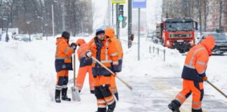 SE SOLICITAN 4 LIMPIADORES DE NIEVE (HOMBRES Y MUJERES), NO REQUIERE EXPERIENCIA. PAGO $18.00 POR HORA Limpiadores de Nieve en USA empleo en Pittsburgh empleo en Pensilvania Empleo sin experiencia en USA Snow Clearers in the USA Jobs without experience in the USA