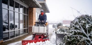 SE SOLICITAN LIMPIADORES DE NIEVE (HOMBRES Y MUJERES), NO REQUIERE EXPERIENCIA. PAGO HASTA $25.00 POR HORA Limpiadores de Nieve en USA empleo en Waukesha empleo en Wisconsin empleo sin experiencia en USA Snow Clearers in the USA jobs without experience in the USA