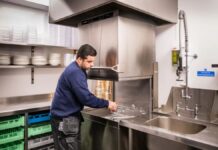 SE BUSCA OPERARIO/A DE LIMPIEZA PARA LA CASA DE COMIDAS GOSÉN EN CÓRDOBA CAPITAL (1 AÑO DE EXPERIENCIA), TURNOS DE 8 HORAS Y MEDIA. SUELDO DE $990.000 Personal de Limpieza Para Restaurante Bachero Empleo de Limpieza en Argentina Empleo sin experienia en Buenos Aires Cleaning Staff for Restaurant Cleaning Job without experience in Buenos Aires