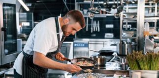 SE SOLICITAN 4 COCINEROS/AS (NO REQUIERE EXPERIENCIA PREVIA), 35 HORAS SEMANALES. PAGO $20.23 POR HORA Cocineros en USA Empleo sin experiencia en Estados Unidos Personal para Restaurante en Estados Unidos Cooks Jobs without experience in the United States Restaurant Staff in USA