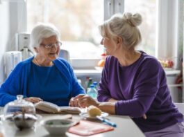 Cuidador empleo de cuidadora en españa Empleo en Madrid cuidadores domiciliarios Caregiver for an elderly woman caretaker job in Spain Jobs in Madrid home caregivers