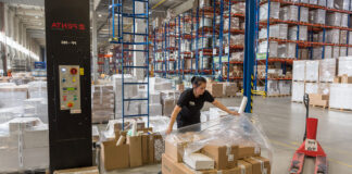 SE SOLICITAN MOZOS/AS DE ALMACÉN (3 VACANTES), JORNADA PARCIAL 4 DÍAS A LA SEMANA. BUEN PAGO Mozos de Almacén Warehouse operator Employment without experience