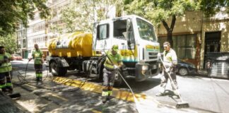 SE SOLICITAN OPERARIOS/AS DE LIMPIEZA VIAL Y ESPACIOS PÚBLICOS (4 Y 8 HORAS DIARIAS), CONTRATO POR TIEMPO INDEFINIDO. BUEN SUELDO Operarios de Limpieza Vial y Espacios Públicos limpieza en la zona del Metrobus Road Cleaning and Public Spaces Operators cleaning in the Metrobus area