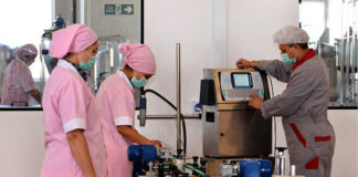SE SOLICITA OPERARIO/A DE PRODUCCIÓN (VALORABLE EXPERIENCIA), INCORPORACIÓN INMEDIATA. PAGO 8,98 € HORA Operarios de Producción Empresa del Sector Cosmético empleo de envasador en España Company in the Cosmetic Sector packaging job in Spain