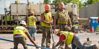 SE NECESITAN TRABAJADORES DE CONSTRUCCIÓN (MÍNIMA EXPERIENCIA), 7 VACANTES. PAGO $3842 AL MES Trabajadores de Construcción en Wall empleo en Dakota del Sur Trabajadores de Construcción en USA Construction Workers in Wall jobs in South Dakota Construction Workers in the USA