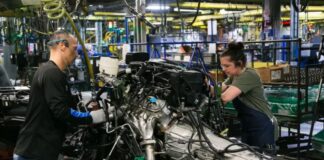 SE NECESITAN TRABAJADORES DE PRODUCCIÓN CON O SIN EXPERIENCIA (HOMBRES Y MUJERES), PARA EMPRESA AUTOMOTRIZ. HORARIO FLEXIBLES PART TIME, BUEN PAGO POR HORA Trabajadores de Producción para General Motors Empleo sin experiencia en USA Production Workers for General Motors Jobs without experience in the USA