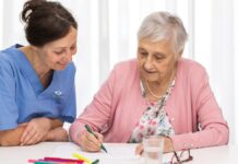 SE SOLICITA CUIDADORA DOMICILIARIA NOCHE POR MEDIO (CUIDADO DE PACIENTES), TRABAJO A TURNOS. BUEN PAGO Cuidadora domiciliaria Cuidadora de pacientes con diferentes patologías Home caregiver Caregiver for patients with different pathologies